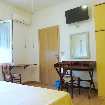 Ad Un Passo Dal Mare Bed and Breakfast 3*